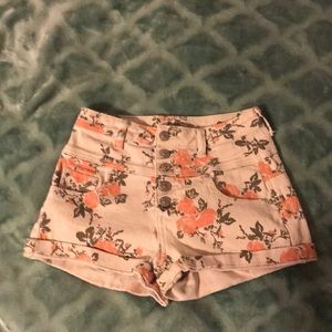 🌼Floral jean shorts🌼